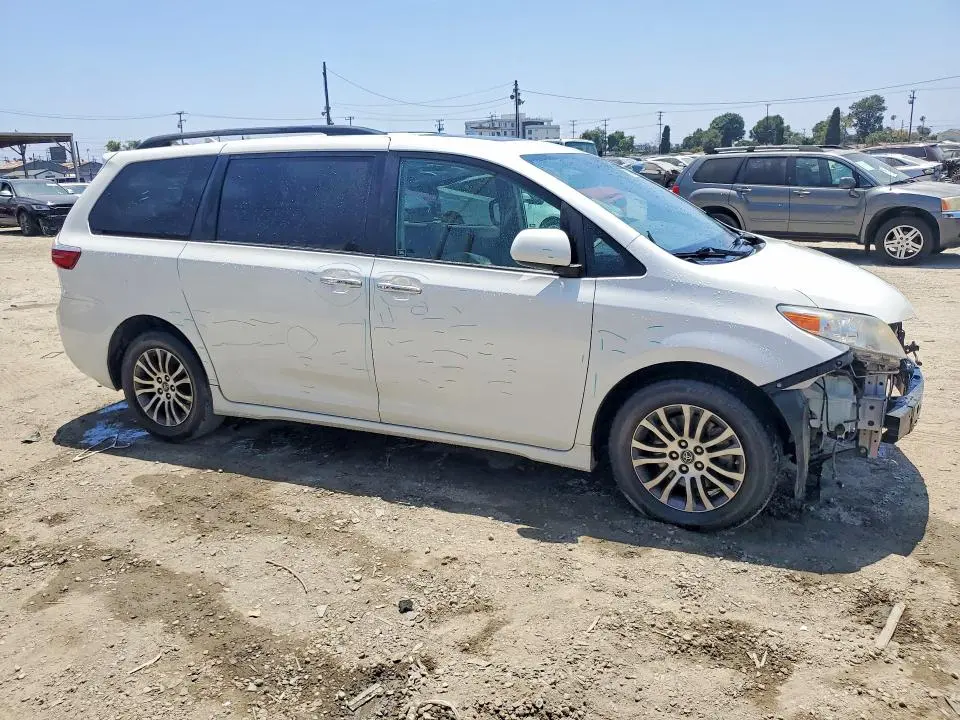 2019 TOYOTA SIENNA XLE PREMIUM 8-PASSENGER  