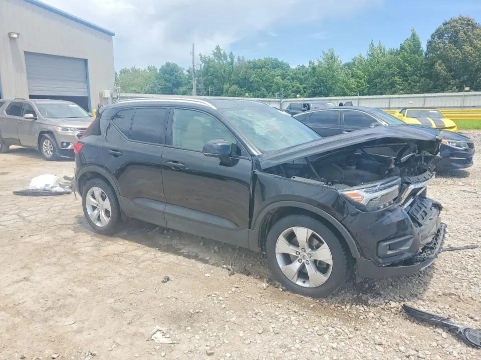 2019 VOLVO XC40 T5 MOMENTUM  
