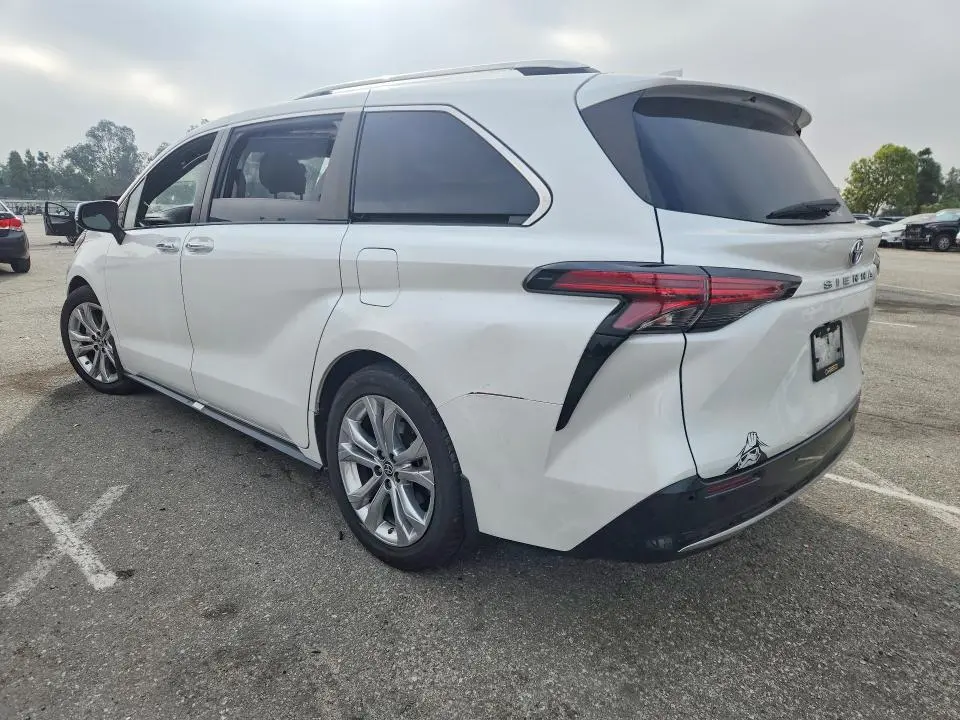 2023 TOYOTA SIENNA PLATINUM 7-PASSENGER  