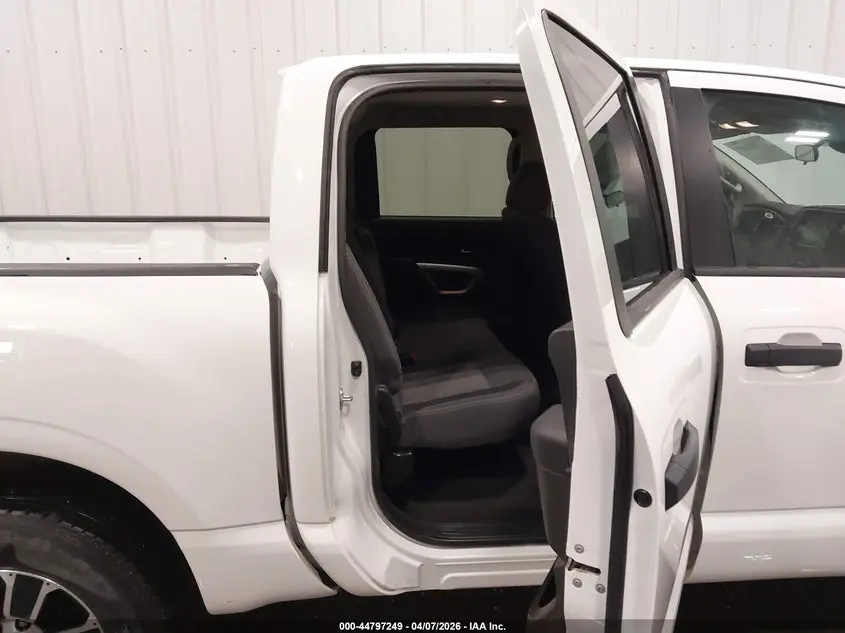 2024 NISSAN TITAN SV 4X4