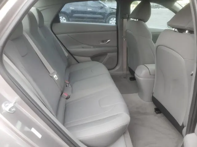 2023 HYUNDAI ELANTRA SE  