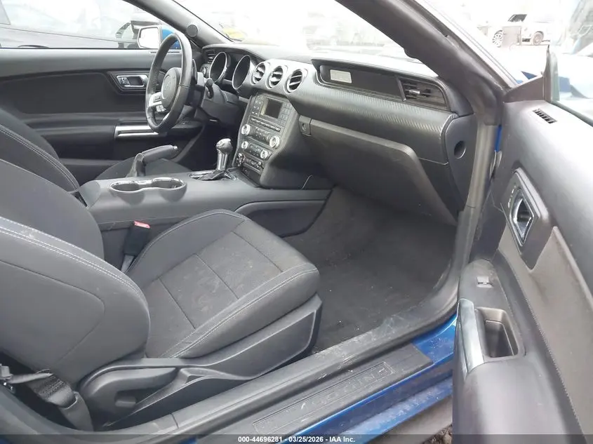 2017 FORD MUSTANG V6