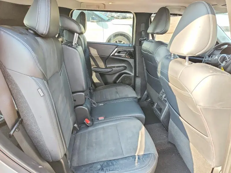 2023 MITSUBISHI OUTLANDER SE  