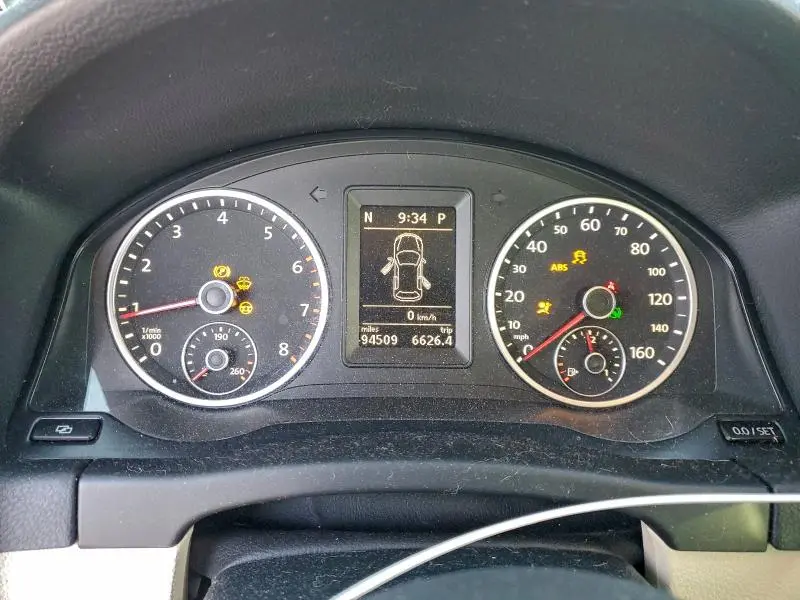 2011 VOLKSWAGEN TIGUAN S  