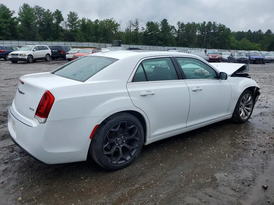 2017 CHRYSLER 300 LIMITED  