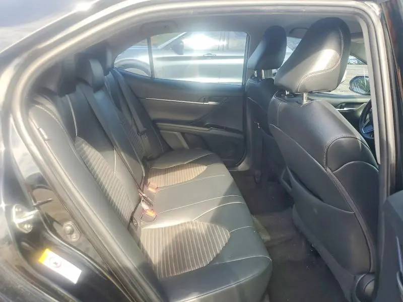 2018 TOYOTA CAMRY SE  