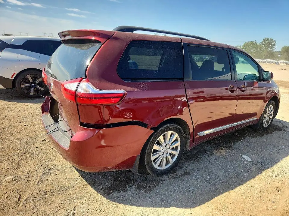 2017 TOYOTA SIENNA LE  
