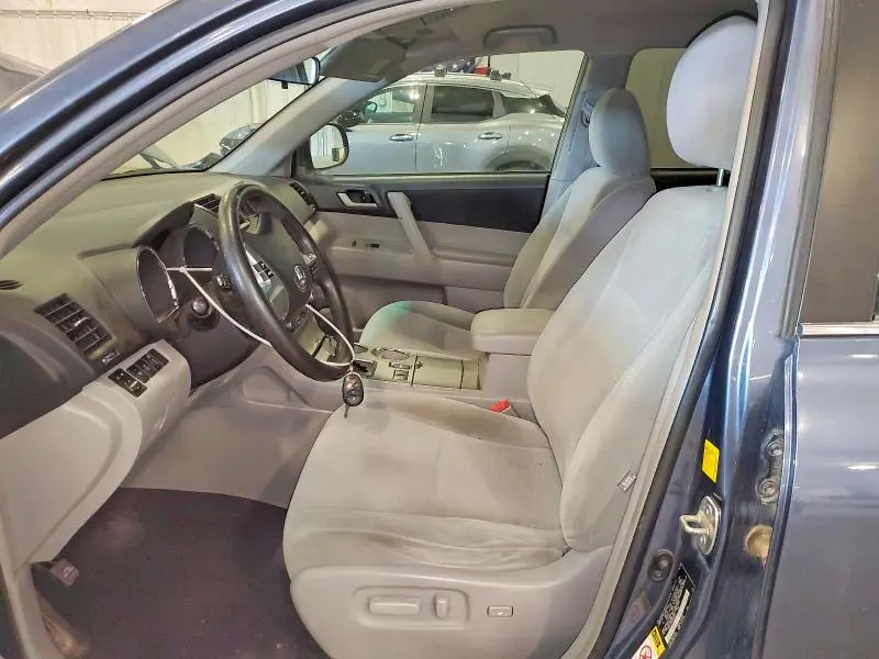 2011 TOYOTA HIGHLANDER BASE  