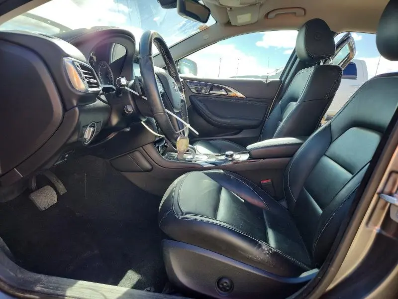 2017 INFINITI QX30 LUXURY  