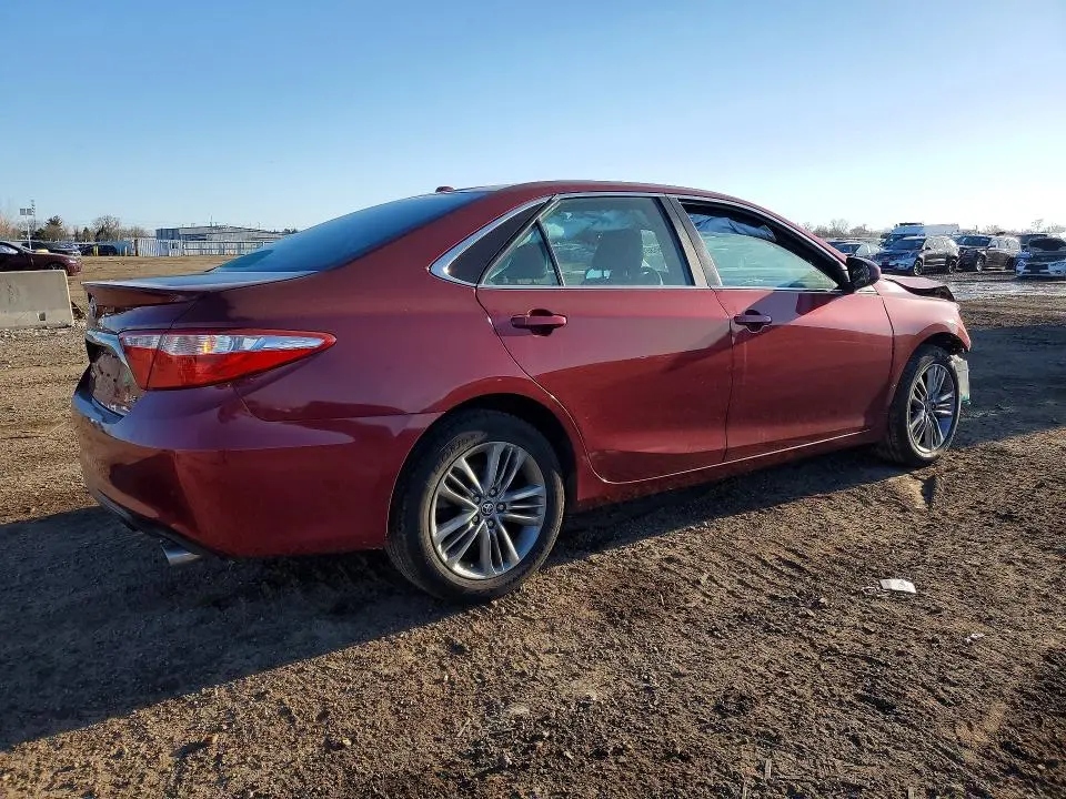 2015 TOYOTA CAMRY SE  