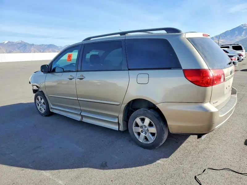 2010 TOYOTA SIENNA LE 8 PASSENGER  
