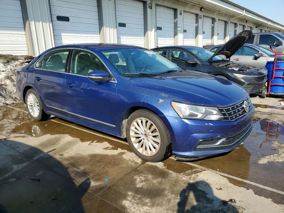 2017 VOLKSWAGEN PASSAT SE  