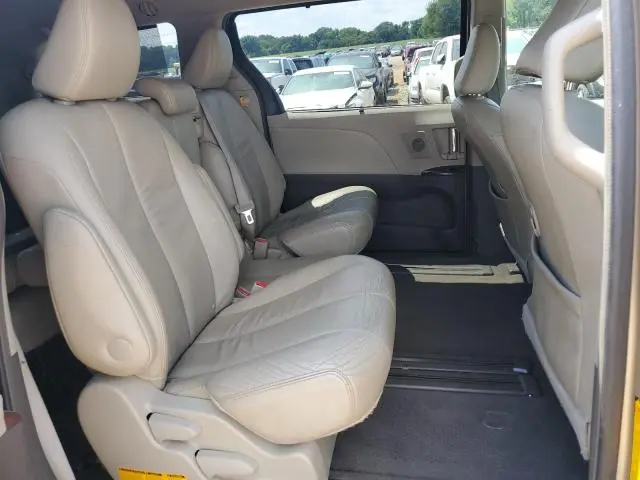 2011 TOYOTA SIENNA XLE  