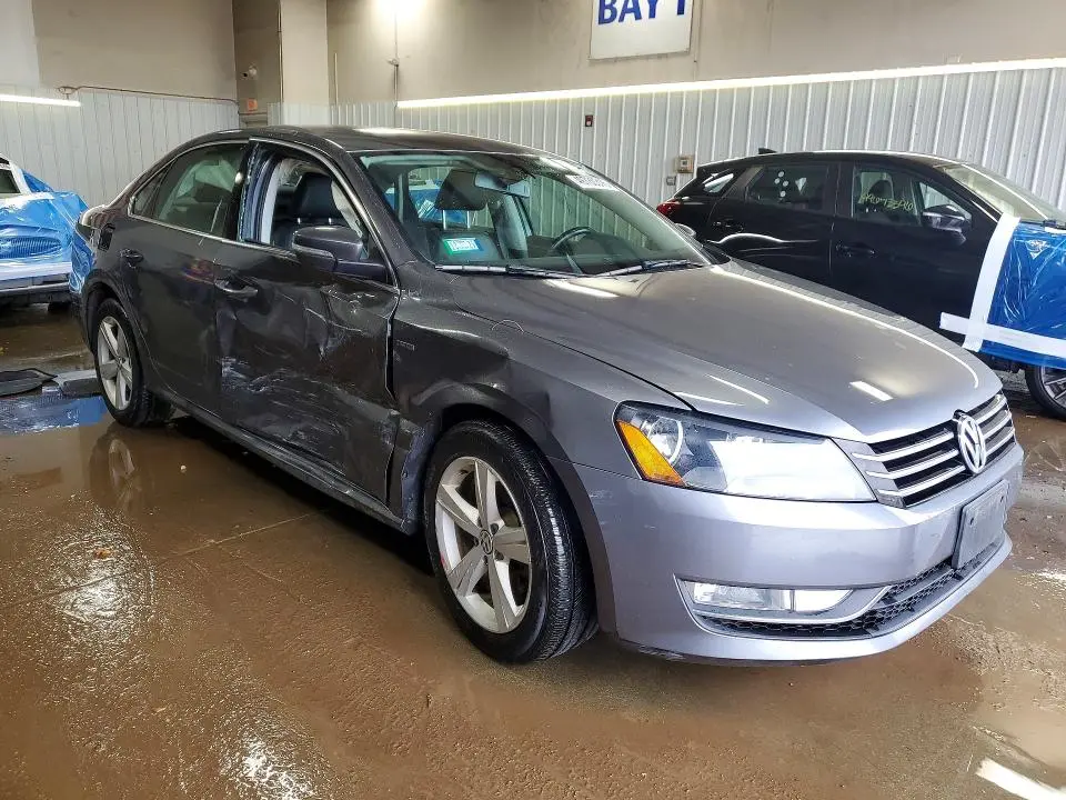 2015 VOLKSWAGEN PASSAT S  