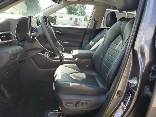 2022 TOYOTA HIGHLANDER XLE  