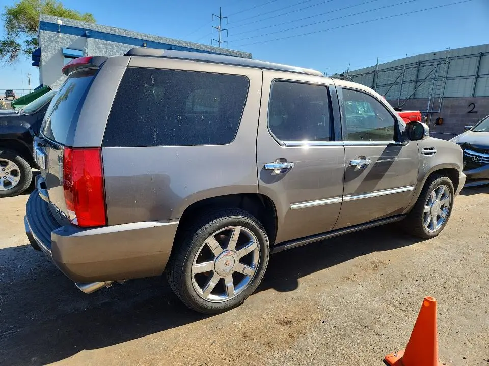 2013 CADILLAC ESCALADE LUXURY  