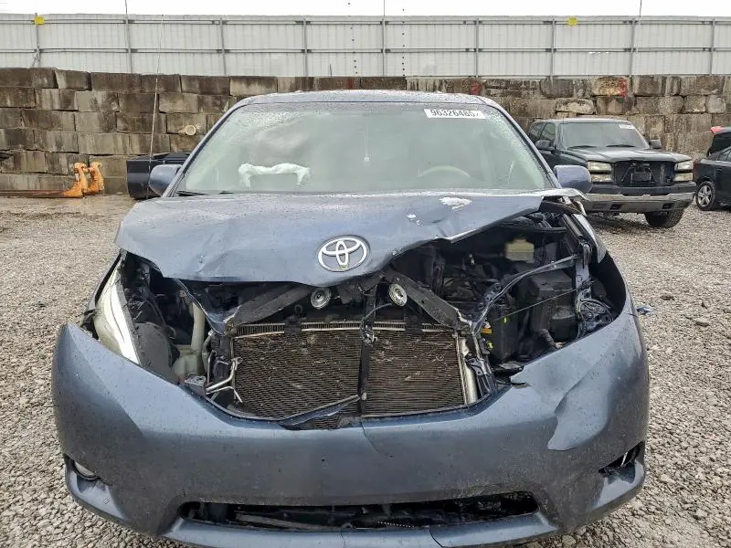 2014 TOYOTA SIENNA XLE  