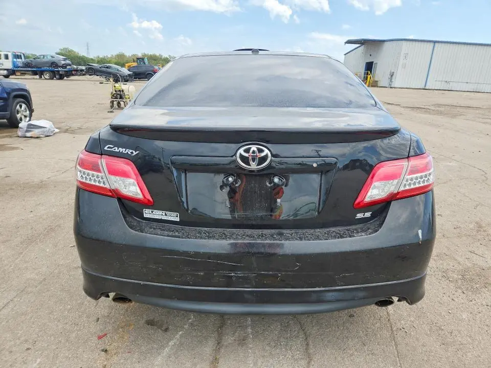 2011 TOYOTA CAMRY SE  