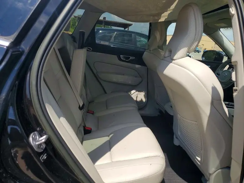 2023 VOLVO XC60 PLUS  