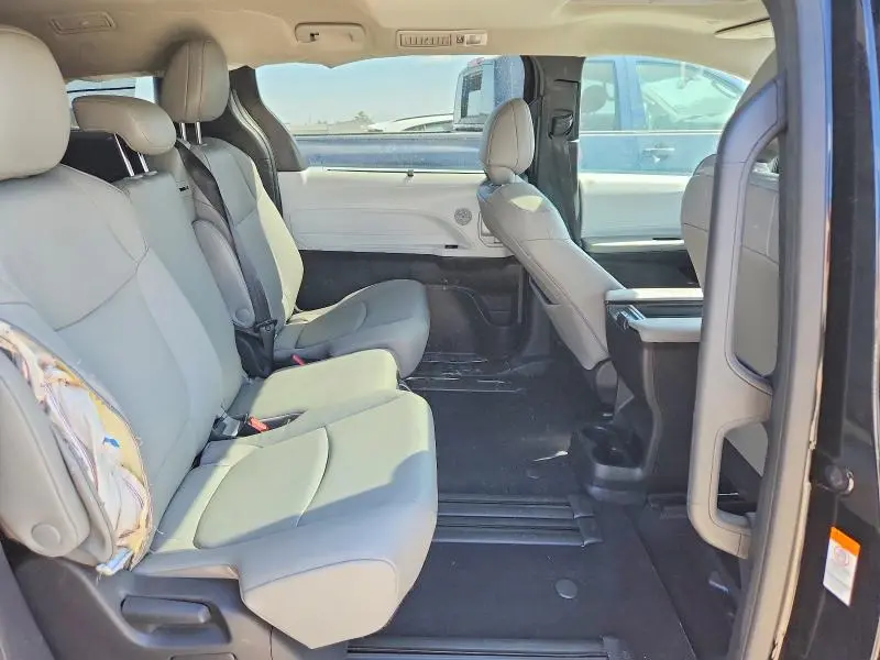2026 TOYOTA SIENNA XLE 8-PASSENGER  