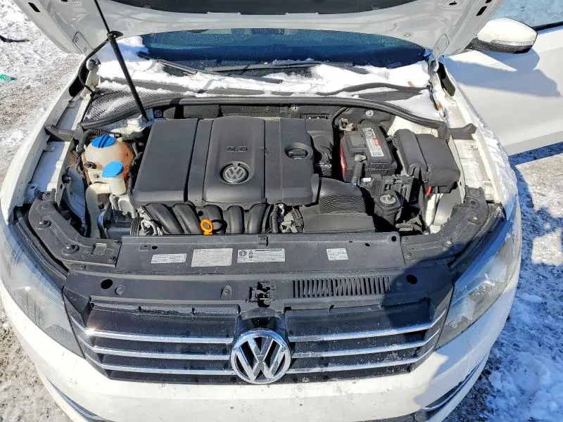 2013 VOLKSWAGEN PASSAT SE  