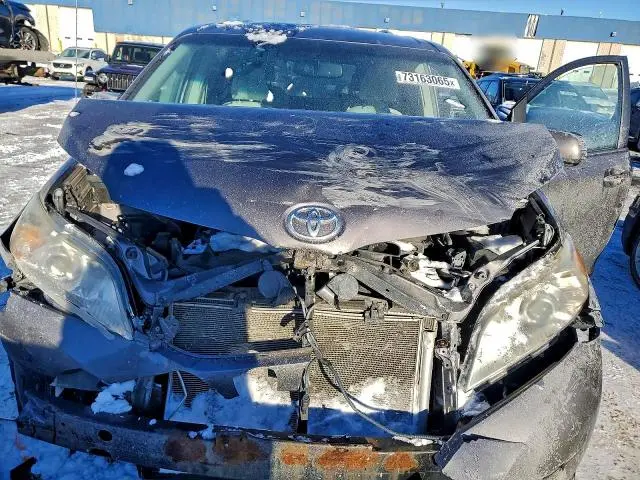2013 TOYOTA SIENNA LE  