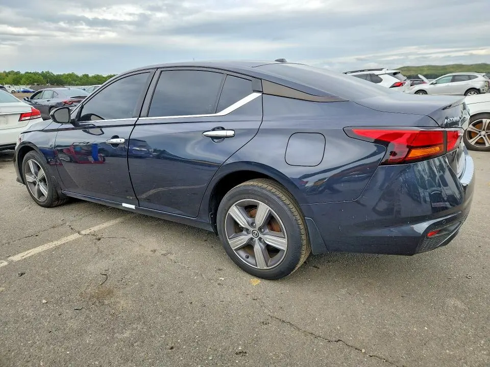 2022 NISSAN ALTIMA SV  