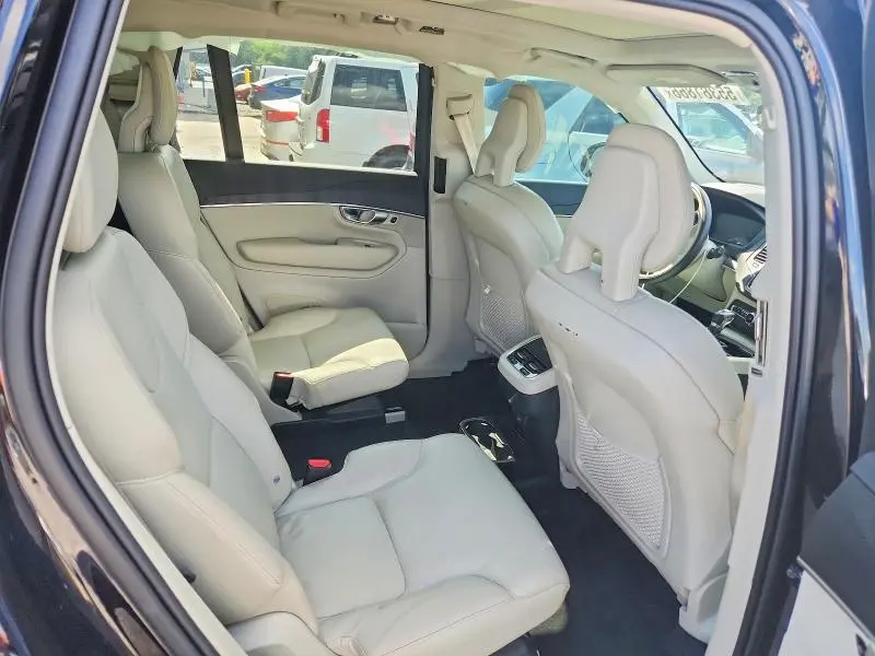 2020 VOLVO XC90 T6 MOMENTUM  