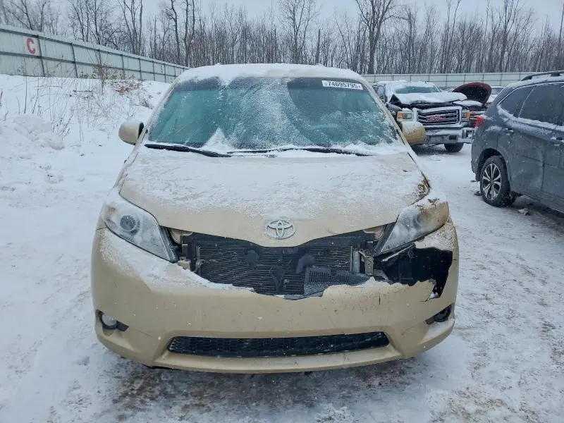2013 TOYOTA SIENNA XLE  