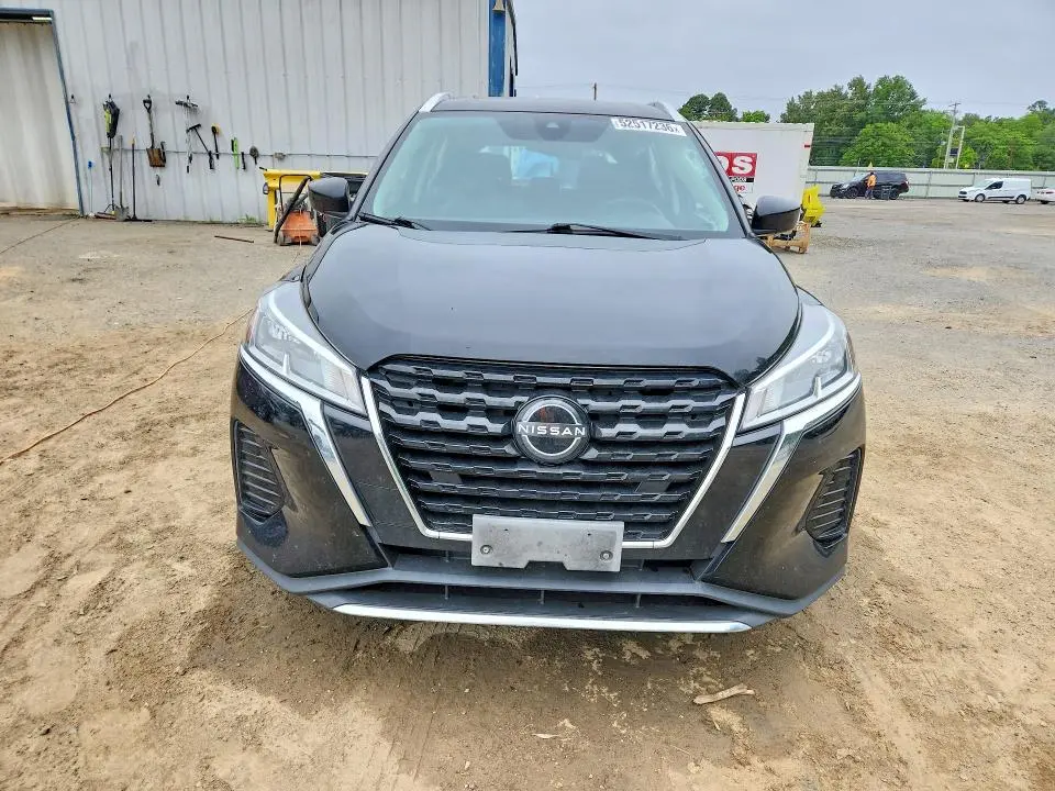 2022 NISSAN KICKS SV  