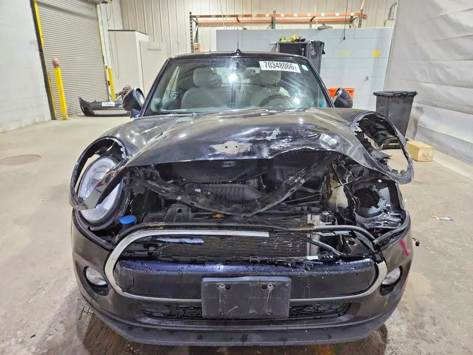 2017 MINI COOPER   