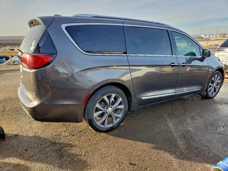 2017 CHRYSLER PACIFICA LIMITED  