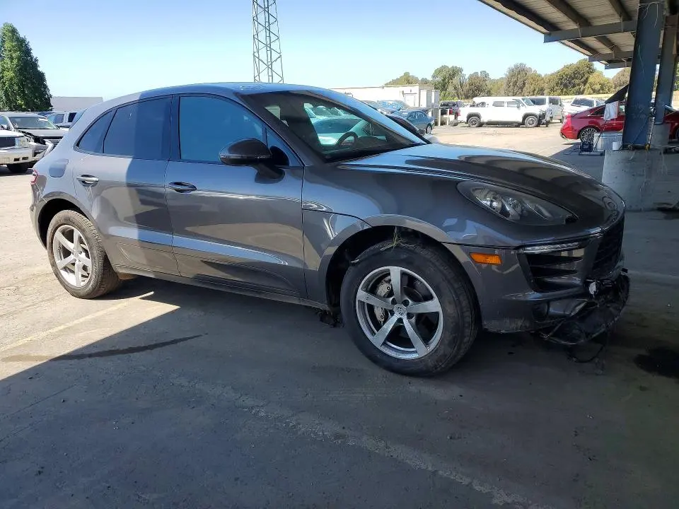 2015 PORSCHE MACAN   