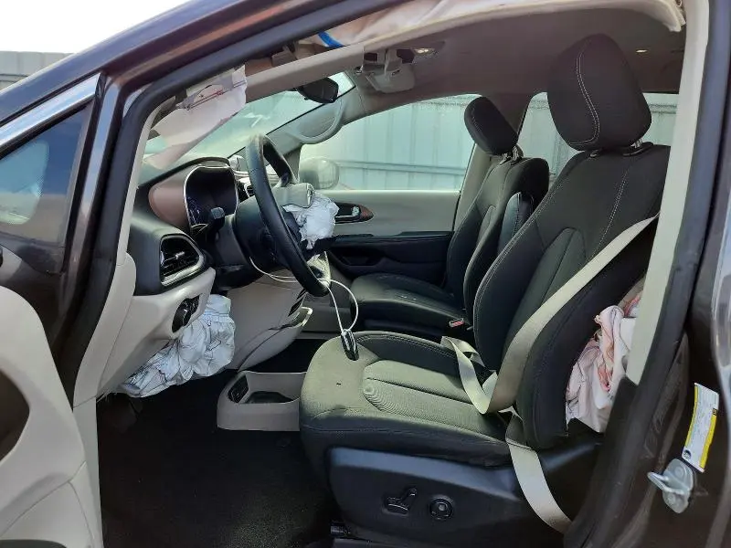 2021 CHRYSLER VOYAGER LX  