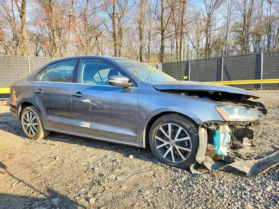 2017 VOLKSWAGEN JETTA SE  