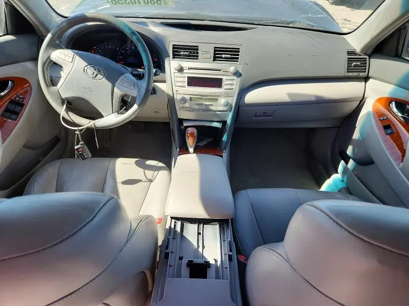 2011 TOYOTA CAMRY XLE V6  
