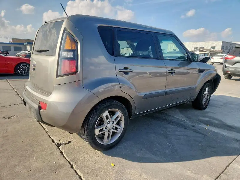 2011 KIA SOUL +  