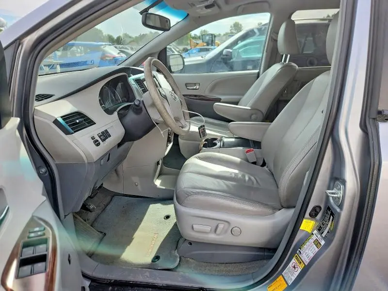 2013 TOYOTA SIENNA XLE 7-PASSENGER  