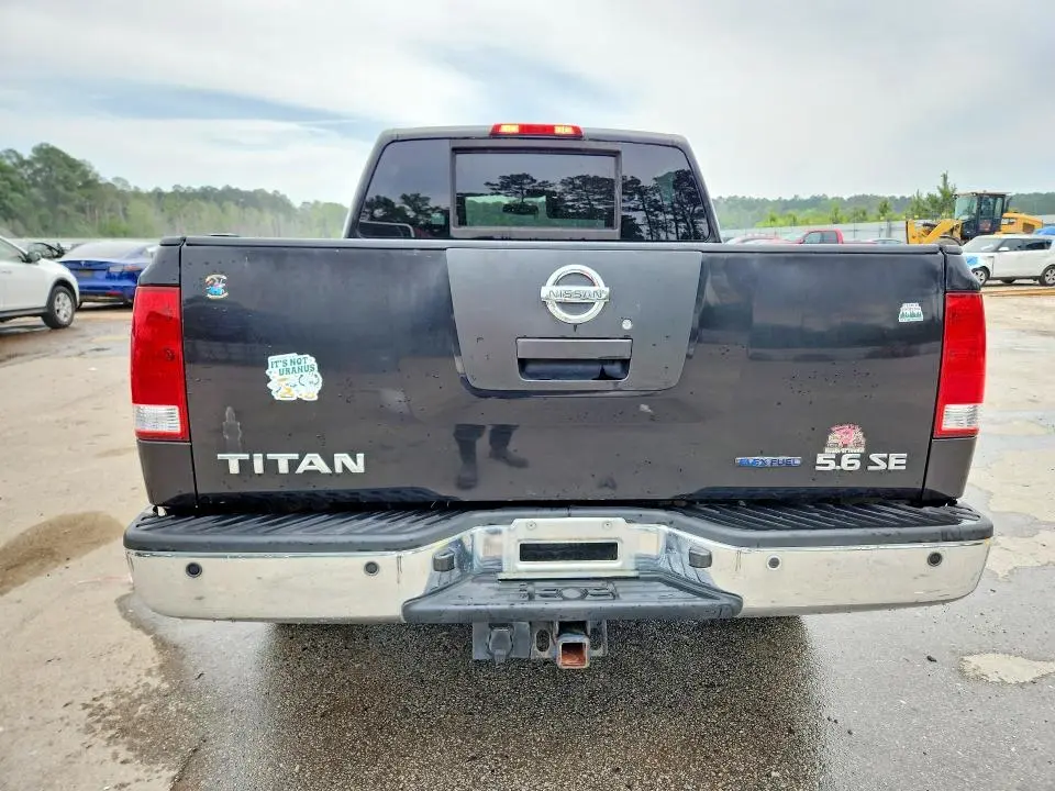2010 NISSAN TITAN SE  