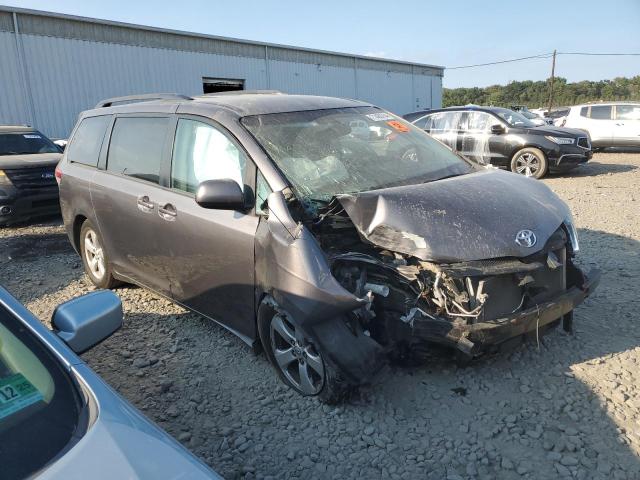 2014 TOYOTA SIENNA LE