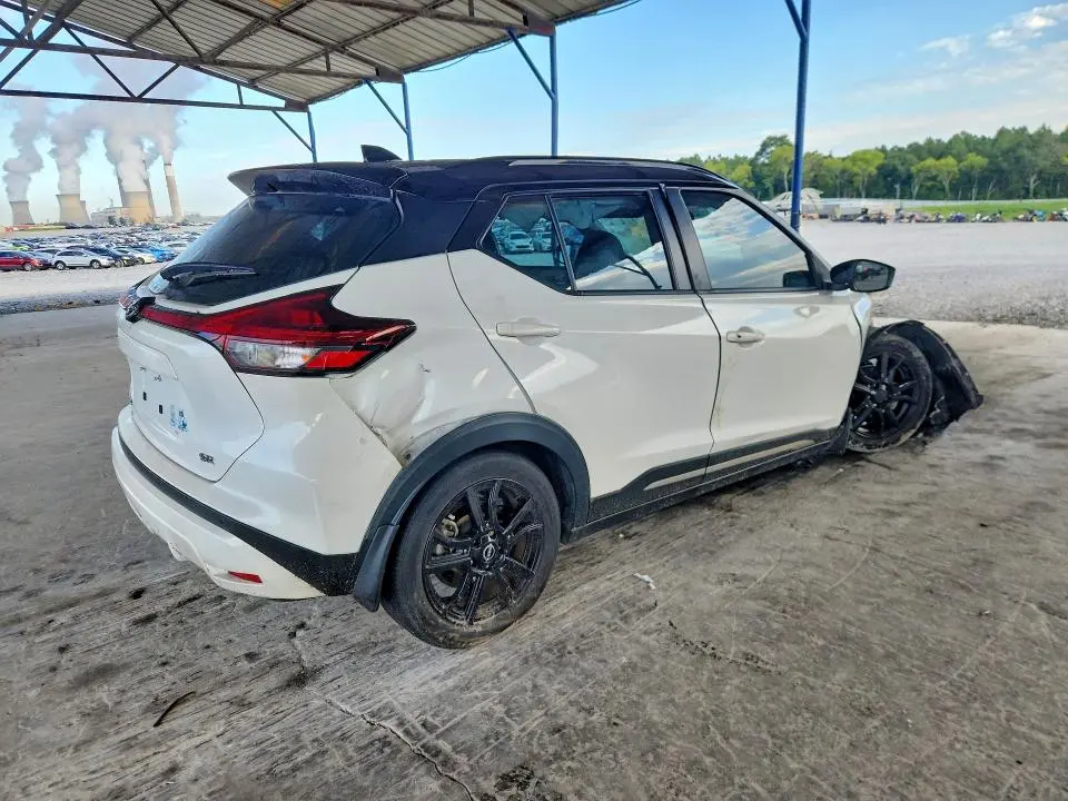 2023 NISSAN KICKS SR  