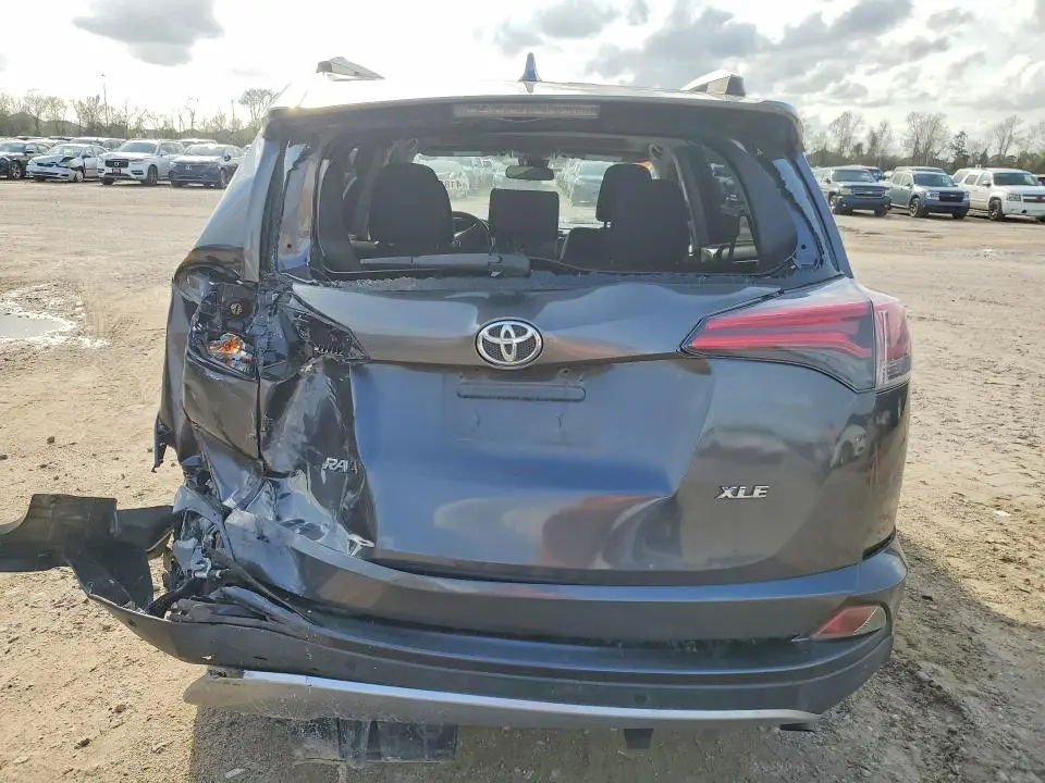 2018 TOYOTA RAV4 XLE  