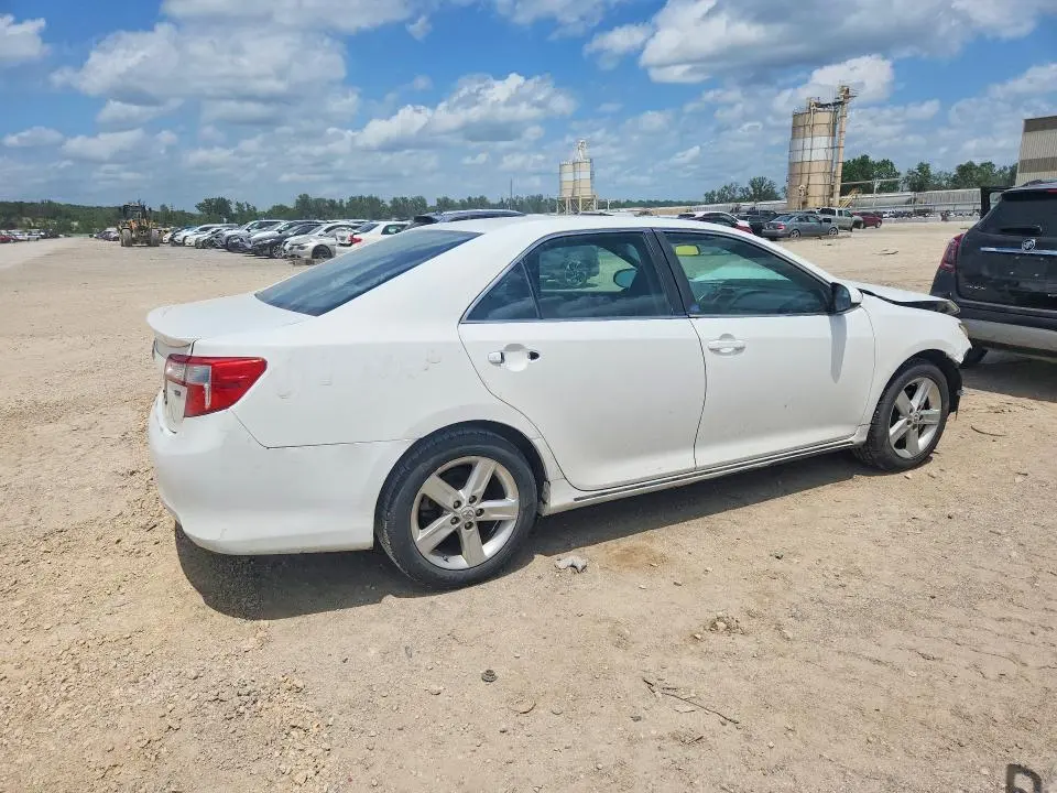 2013 TOYOTA CAMRY SE  