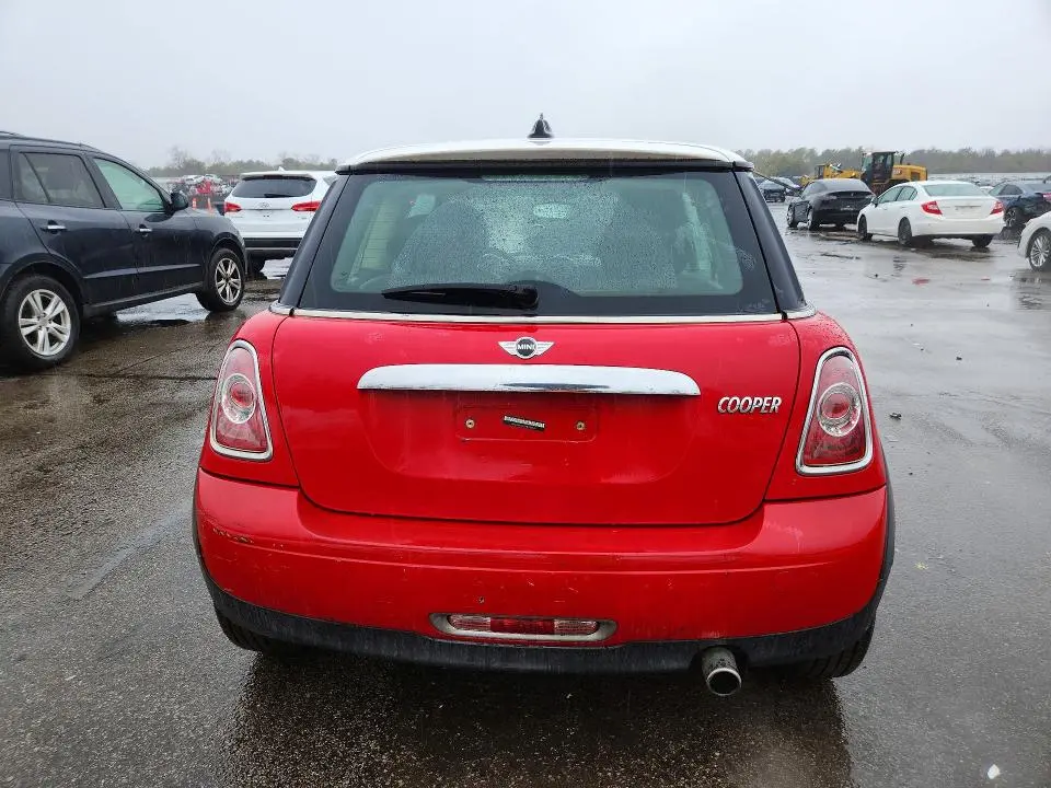 2011 MINI COOPER   