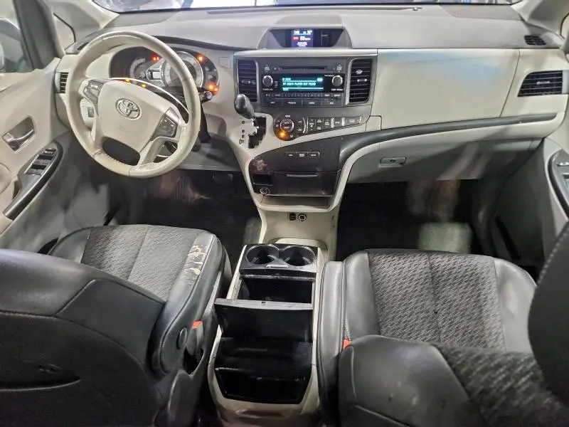 2014 TOYOTA SIENNA SPORT  