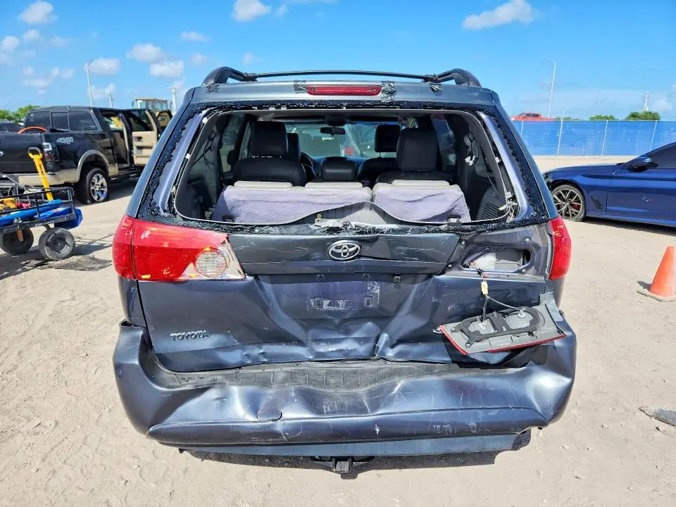 2010 TOYOTA SIENNA LE 8-PASSENGER  