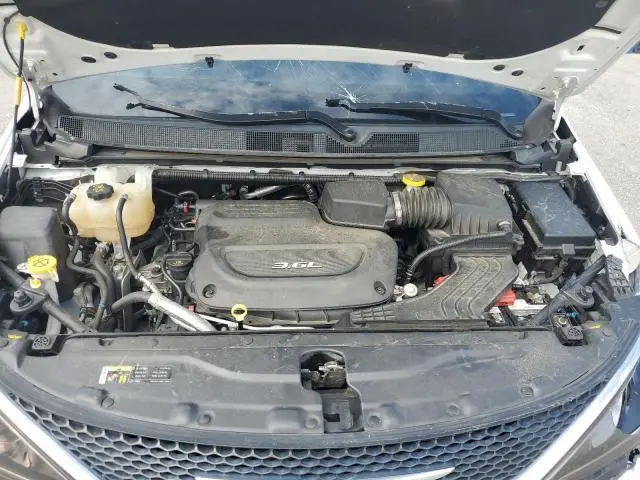 2017 CHRYSLER PACIFICA LIMITED  