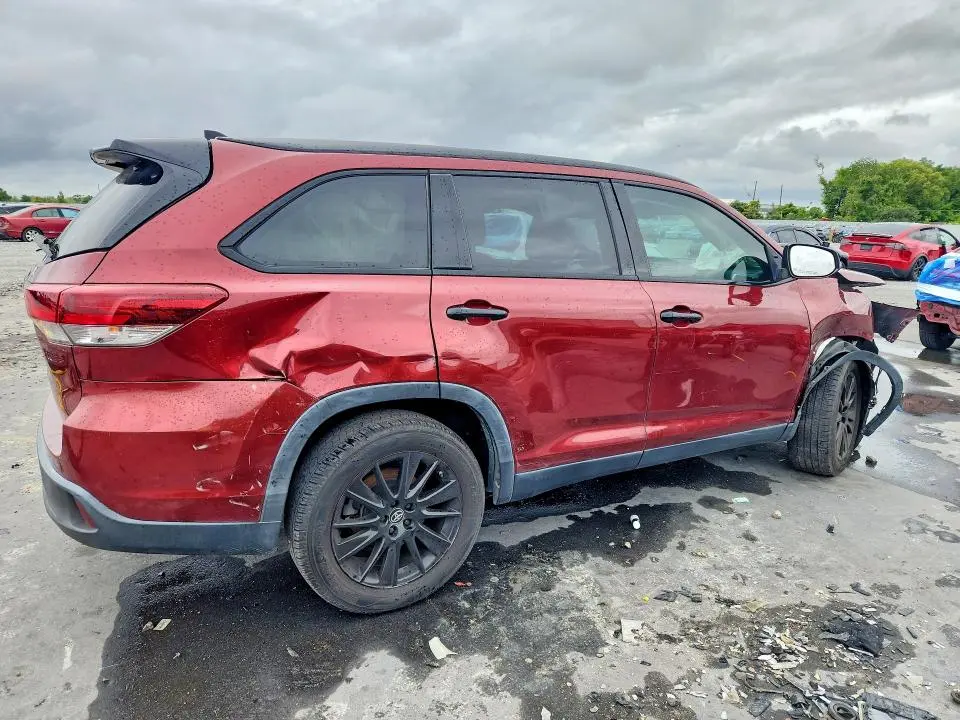 2019 TOYOTA HIGHLANDER SE  