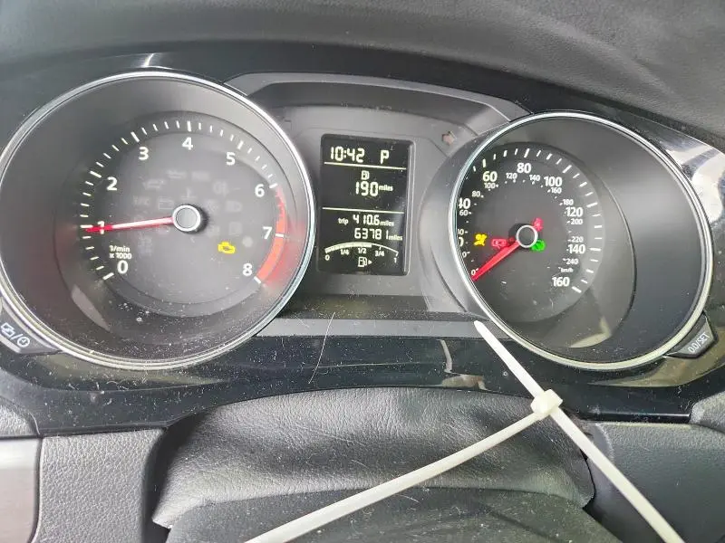 2016 VOLKSWAGEN JETTA SPORT  