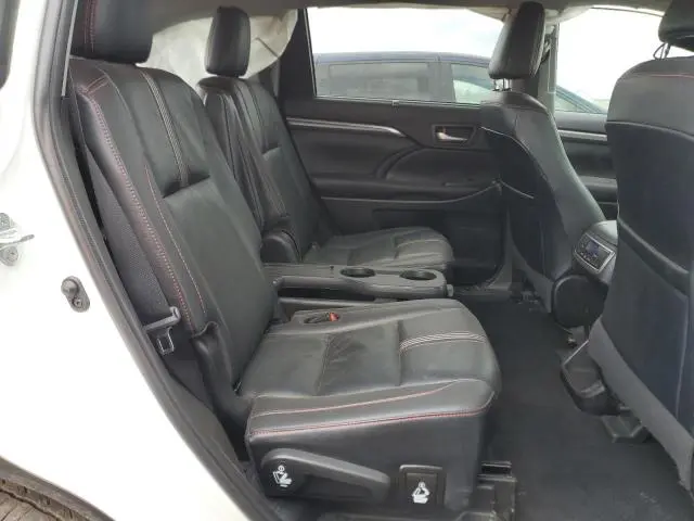 2019 TOYOTA HIGHLANDER SE